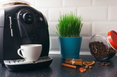 Cafeteira que moe café na hora