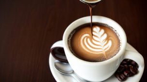 como fazer espuma no café
